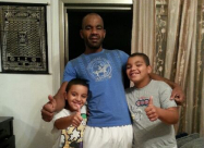 يافا: السيد خضر جنتازي يعود إلى أحضان عائلته بعد أسبوعين قضاها في العناية المركزة